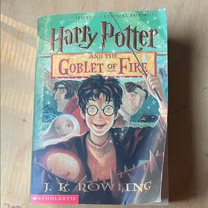 Scholastic Harry Potter and the Goblet of Fire - Green and Red Cover